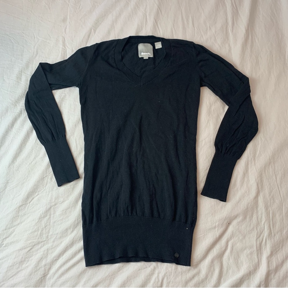 Bench black long sleeve Vneck size small